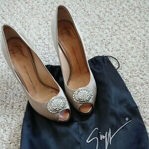 GIUSEPPE ZANOTTI Crystal Jeweled Knot pump size 37.5